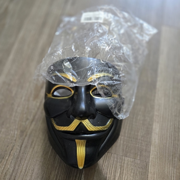 V for Vendetta set if 2 halloween mask 1 black 1 white New - Picture 2 of 5